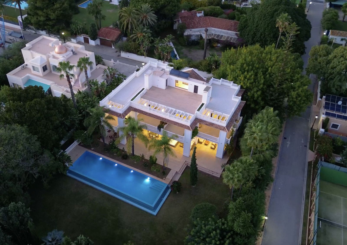Casa de 7 Dormitorios y 8 Baños en venta en Guadalmina Baja, San Pedro de Alcántara
