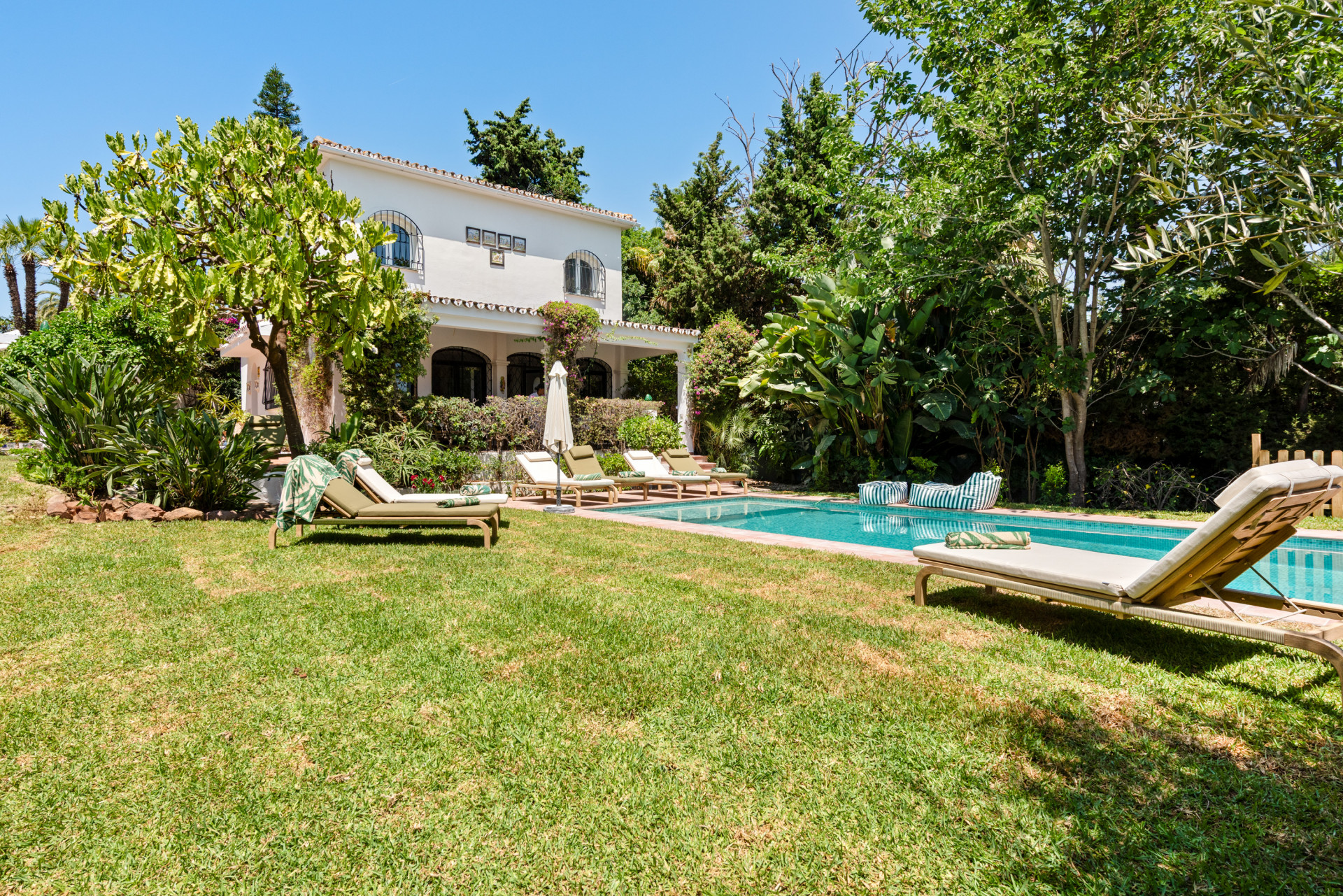 Casa de 4 Dormitorios y 3 Baños en alquiler vacacional en Nueva Andalucía, Marbella