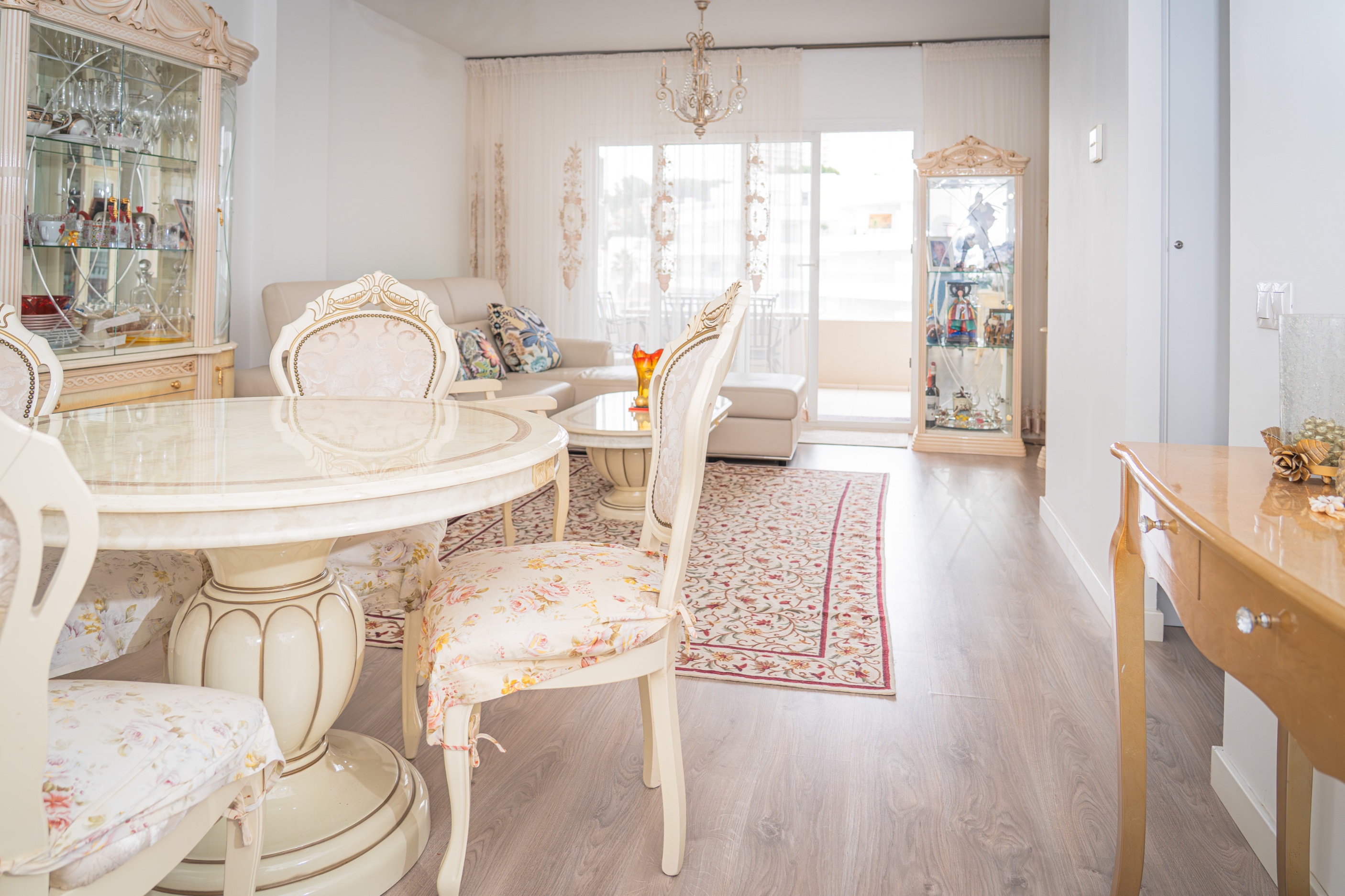 Piso de 3 Dormitorios y 2 Baños en venta en Nueva Andalucía, Marbella