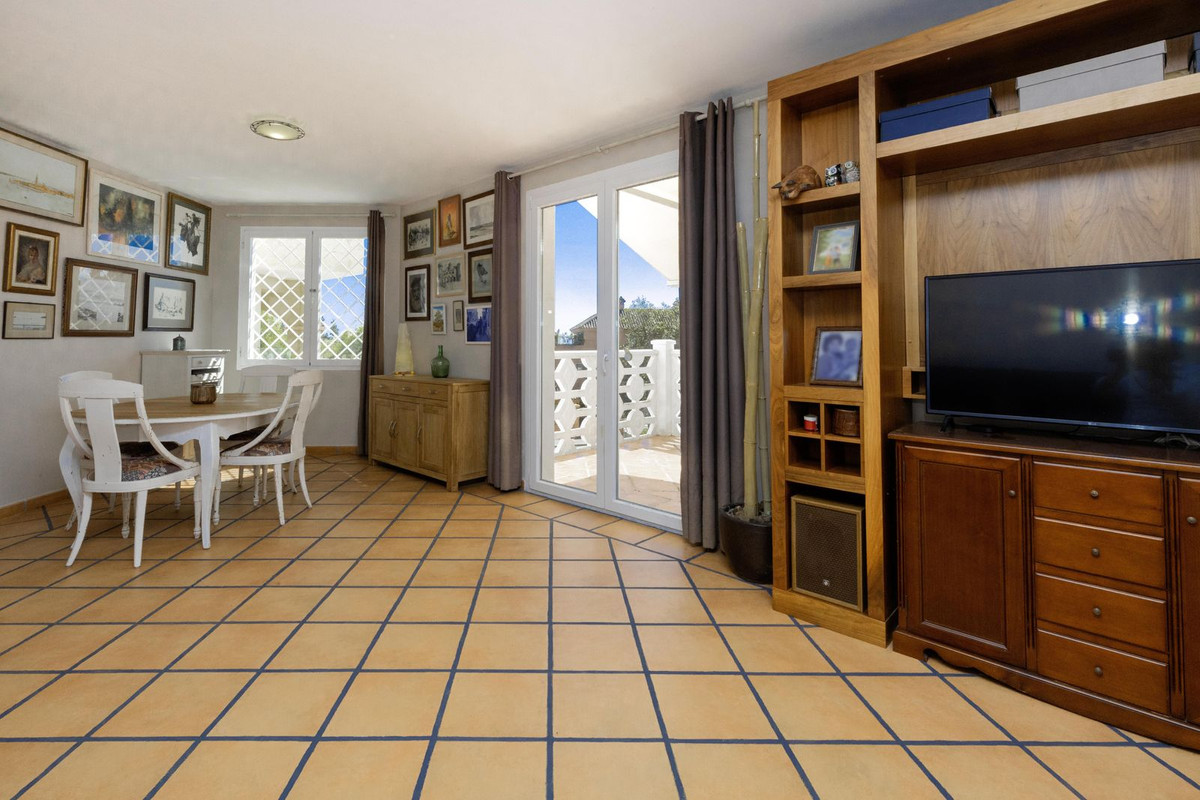Casa Adosada de 3 Dormitorios en venta en Cabopino, Marbella