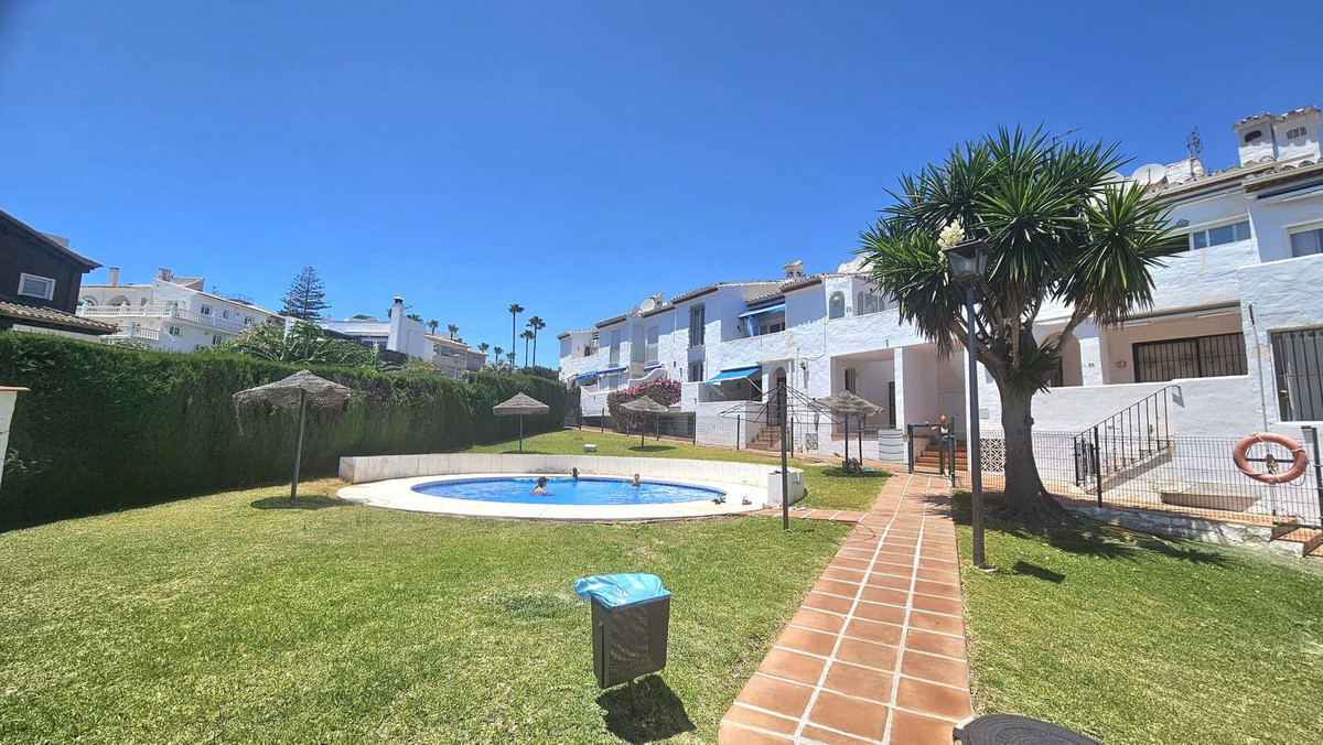 Piso de 2 Dormitorios y 1 Baño en venta en Mijas
