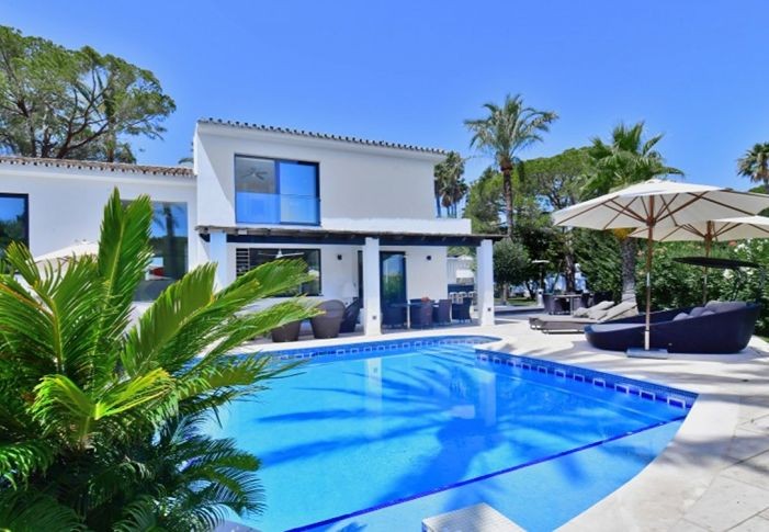 Casa de 5 Dormitorios y 5 Baños en alquiler vacacional en Nueva Andalucía, Marbella