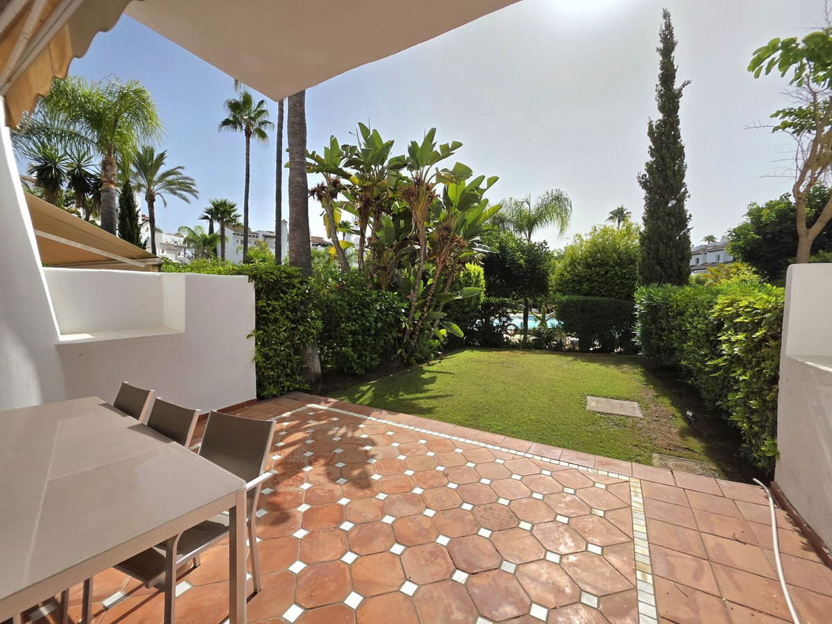 Casa Adosada de 3 Dormitorios y 4 Baños en venta en Cancelada, Estepona