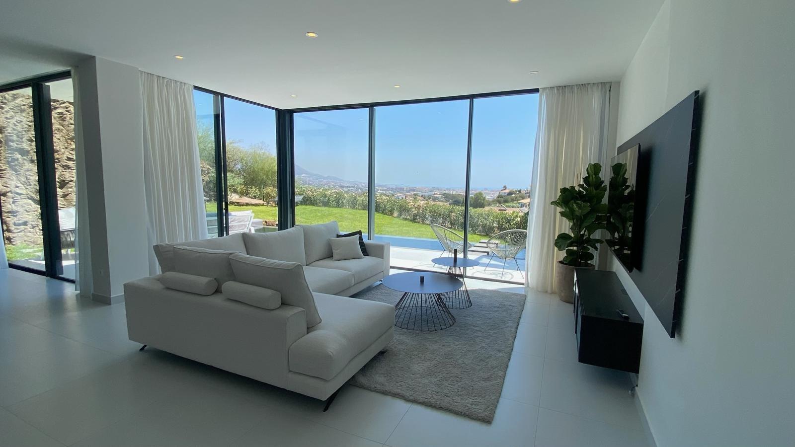 Casa de 5 Dormitorios en venta en Cerros del Aguila, Mijas