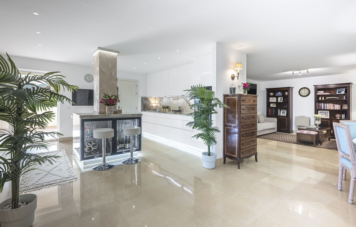 Piso de 3 Dormitorios y 2 Baños en venta en Benahavís