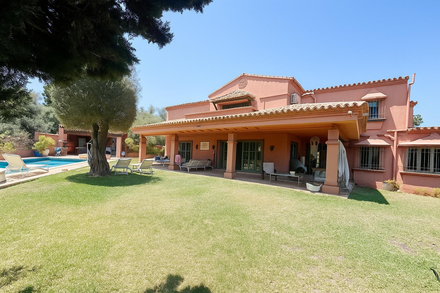 6 Bed - Villa for Sale in Nueva Andalucia, Marbella