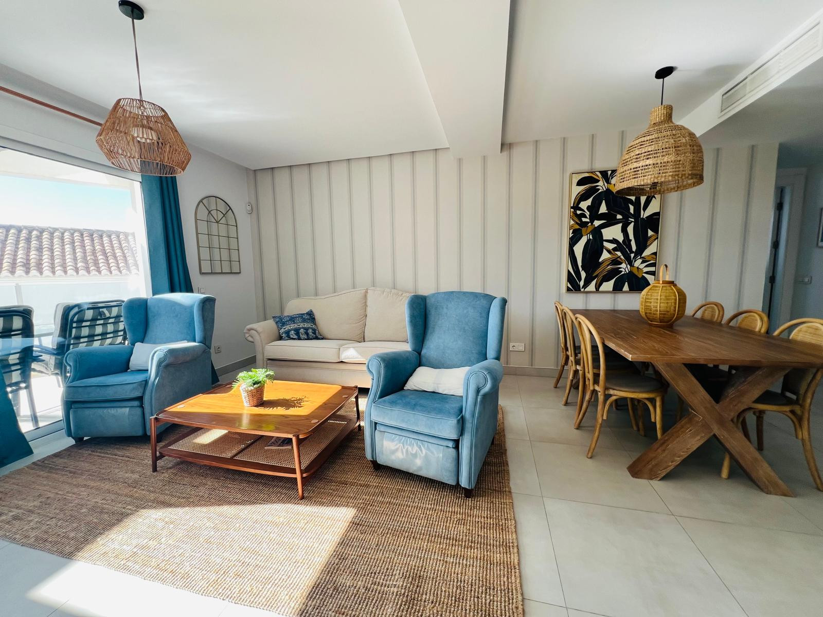 Casa de 3 Dormitorios y 3 Baños en alquiler en Los Monteros, Marbella