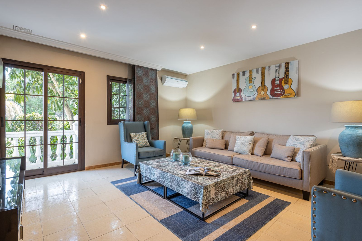 Casa de 6 Dormitorios y 6 Baños en alquiler en El Paraíso