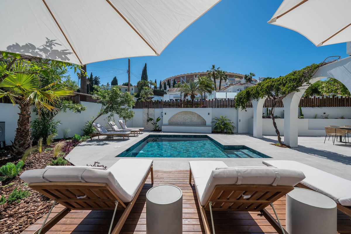 Casa de 4 Dormitorios en alquiler vacacional en Nueva Andalucía, Marbella