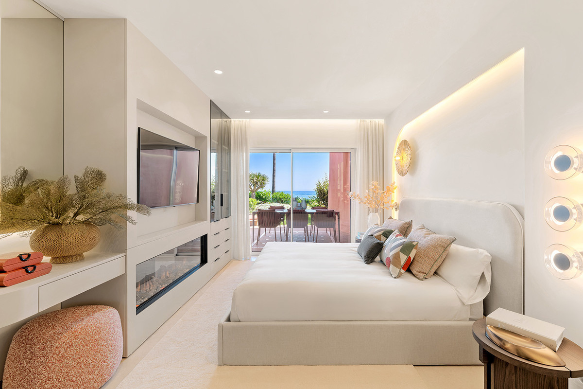 Piso de 3 Dormitorios y 2 Baños en venta en Estepona