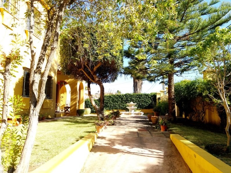 Casa de 9 Dormitorios y 6 Baños en alquiler vacacional en Málaga