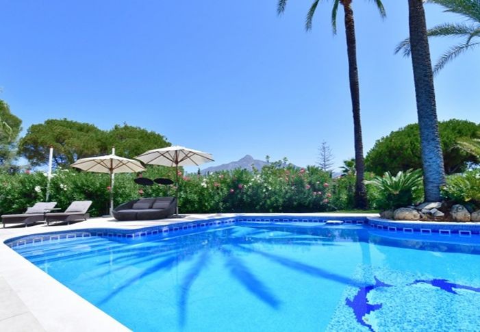 Casa de 5 Dormitorios y 5 Baños en alquiler vacacional en Nueva Andalucía, Marbella