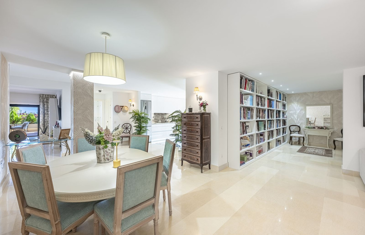 Piso de 3 Dormitorios y 2 Baños en venta en Benahavís