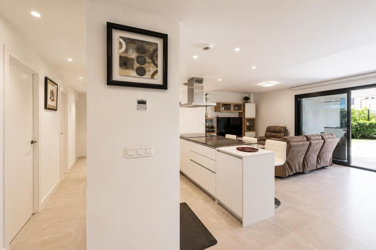 Piso de 3 Dormitorios en venta en Nueva Milla de Oro, Estepona