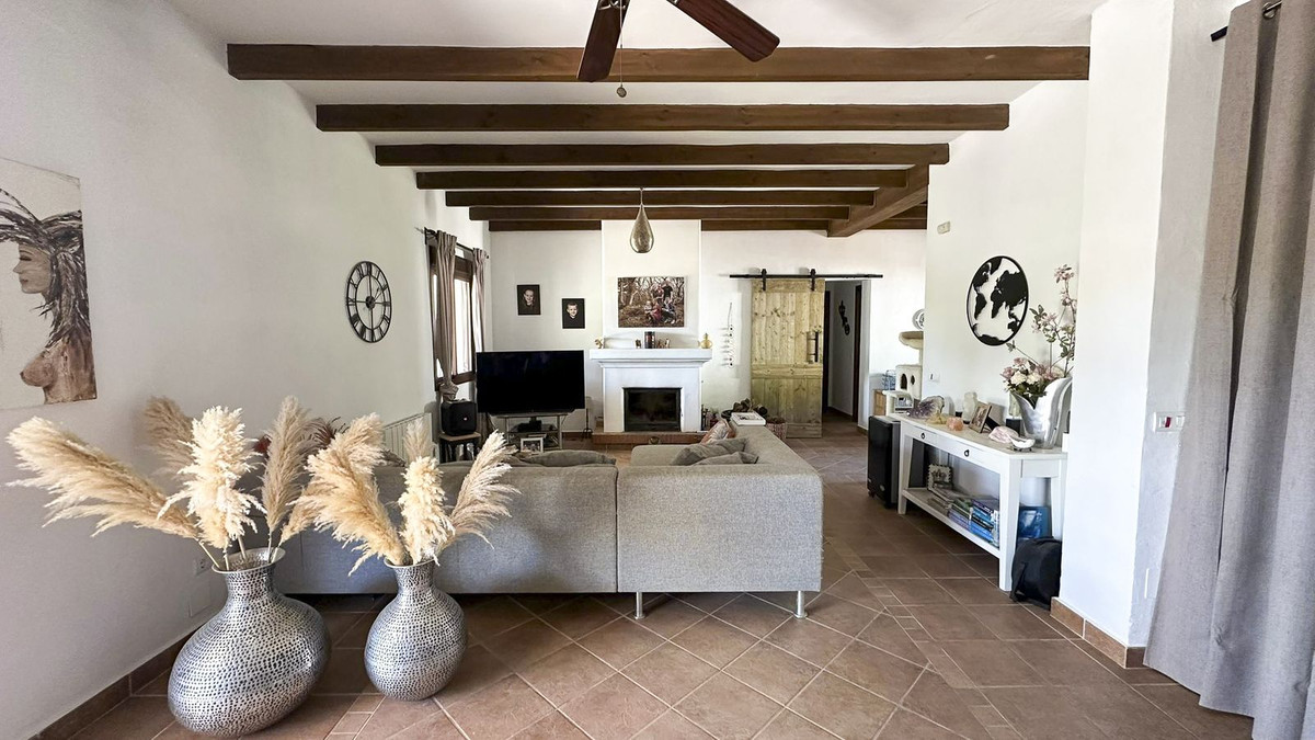 Finca de 3 Dormitorios en venta en Álora