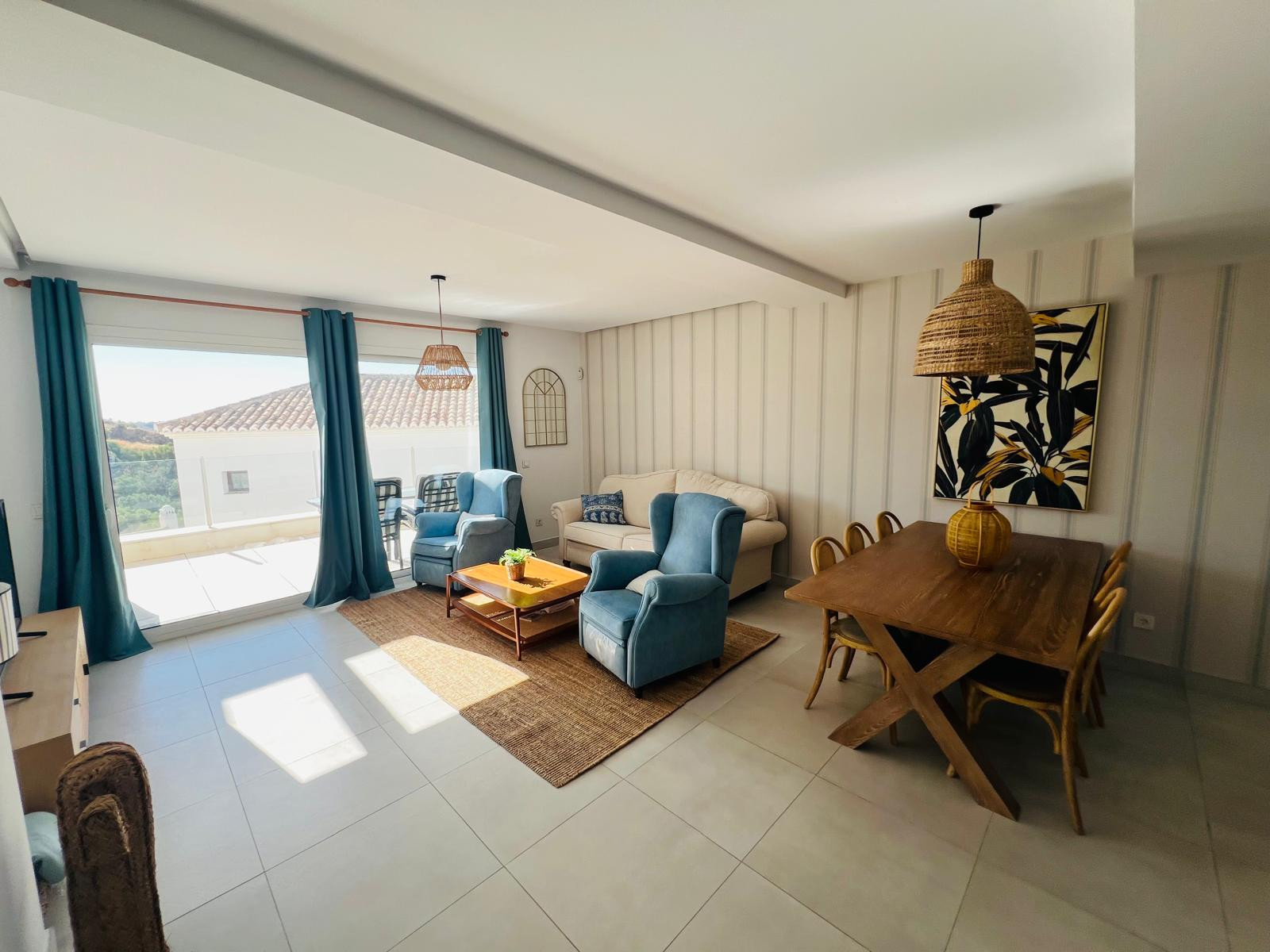 Casa de 3 Dormitorios y 3 Baños en alquiler en Los Monteros, Marbella