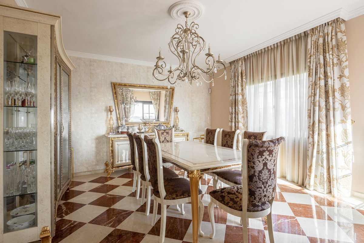 Casa de 6 Dormitorios y 6 Baños en alquiler en El Paraíso