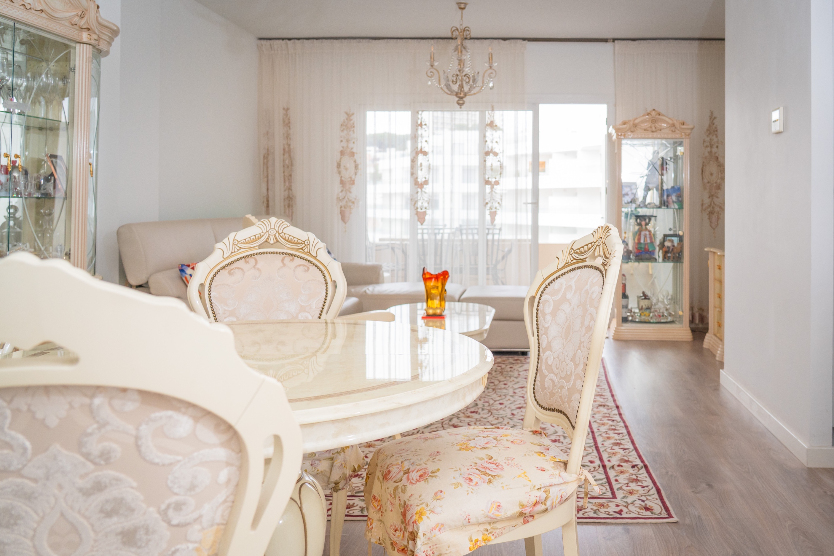 Piso de 3 Dormitorios y 2 Baños en venta en Nueva Andalucía, Marbella