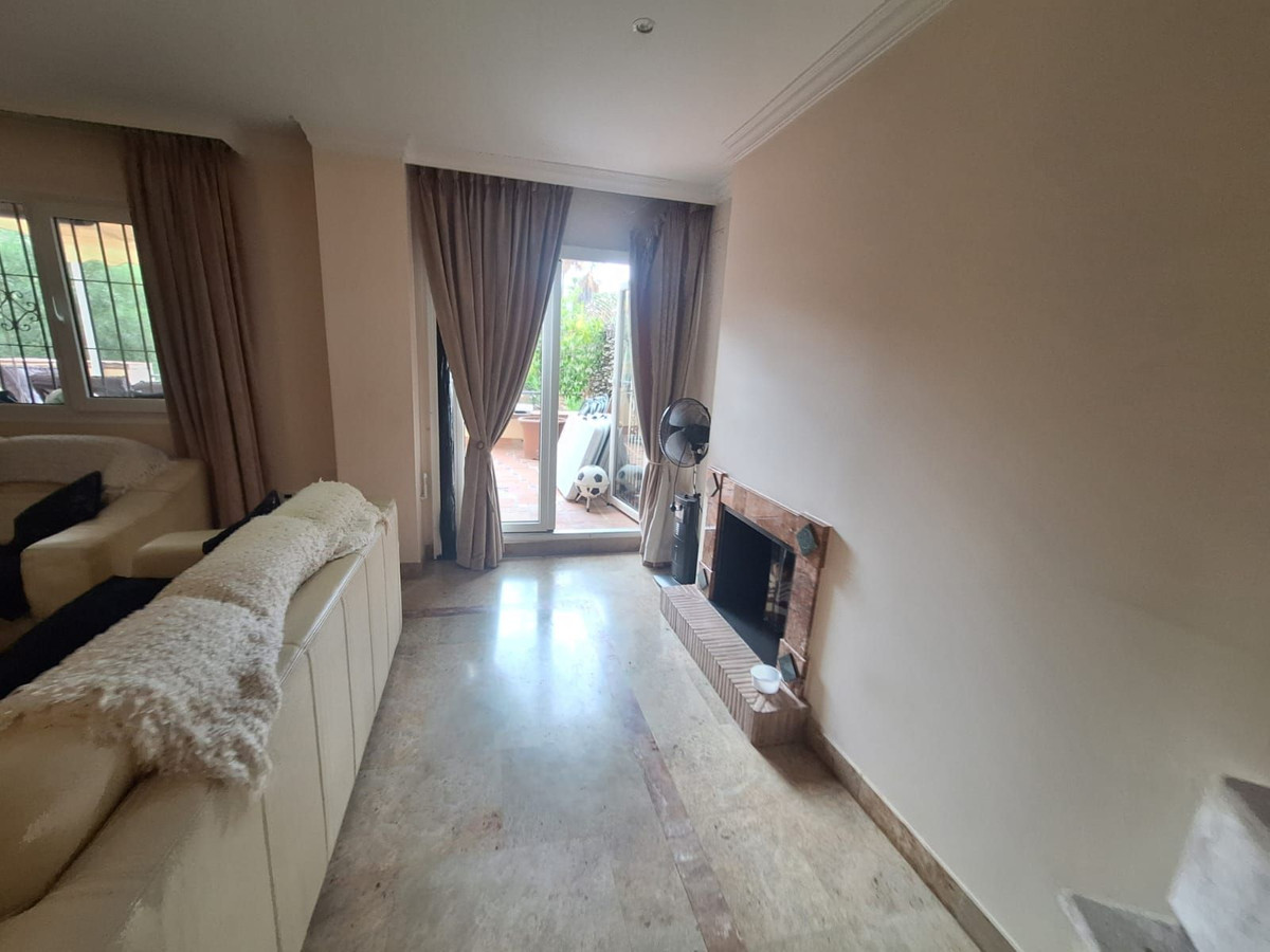 Piso de 3 Dormitorios en venta en Milla de Oro, Marbella