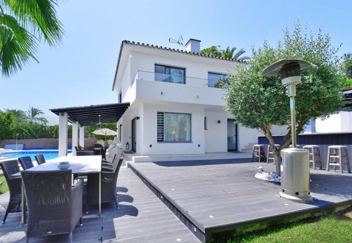 Casa de 5 Dormitorios y 5 Baños en alquiler vacacional en Nueva Andalucía, Marbella