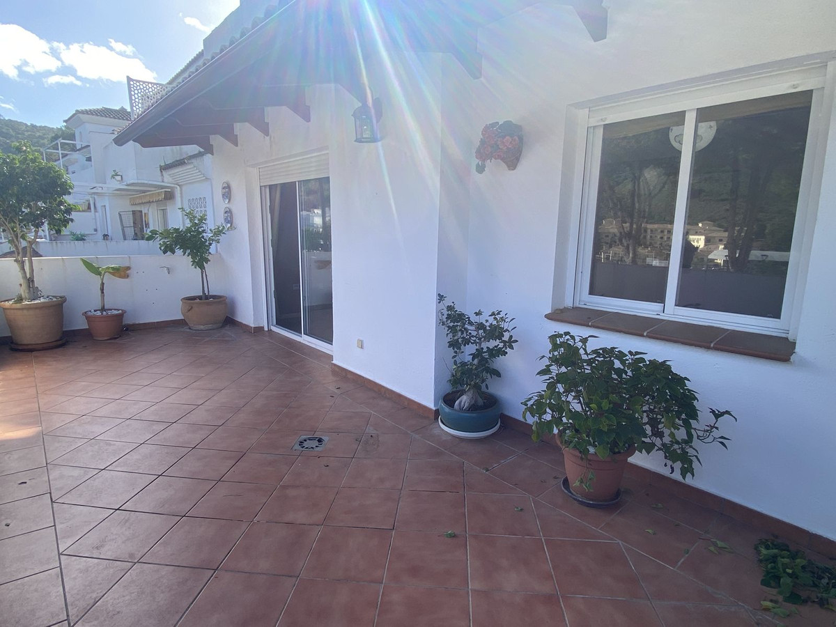 Piso de 3 Dormitorios y 2 Baños en venta en Benahavís