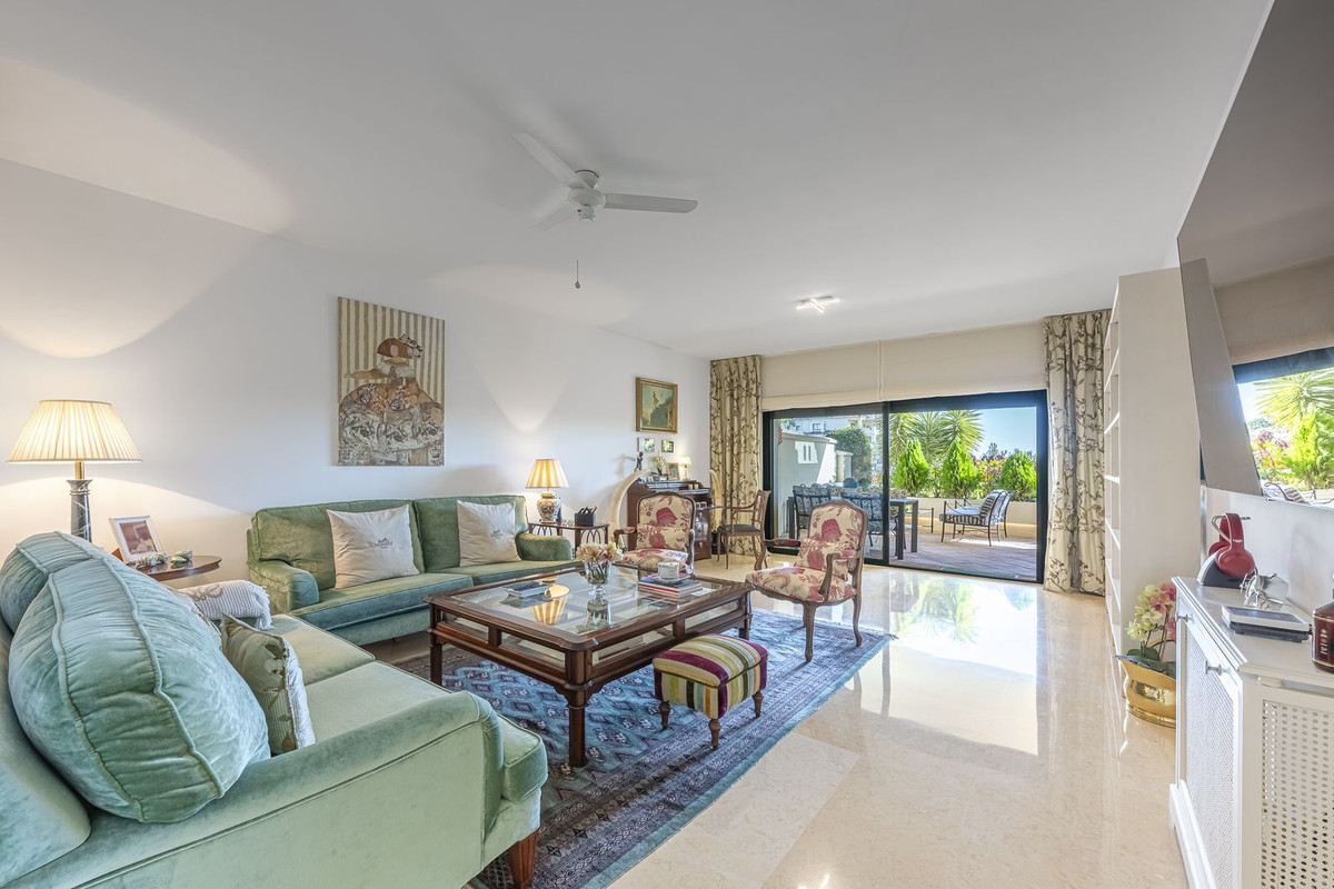 Piso de 3 Dormitorios y 2 Baños en venta en Benahavís