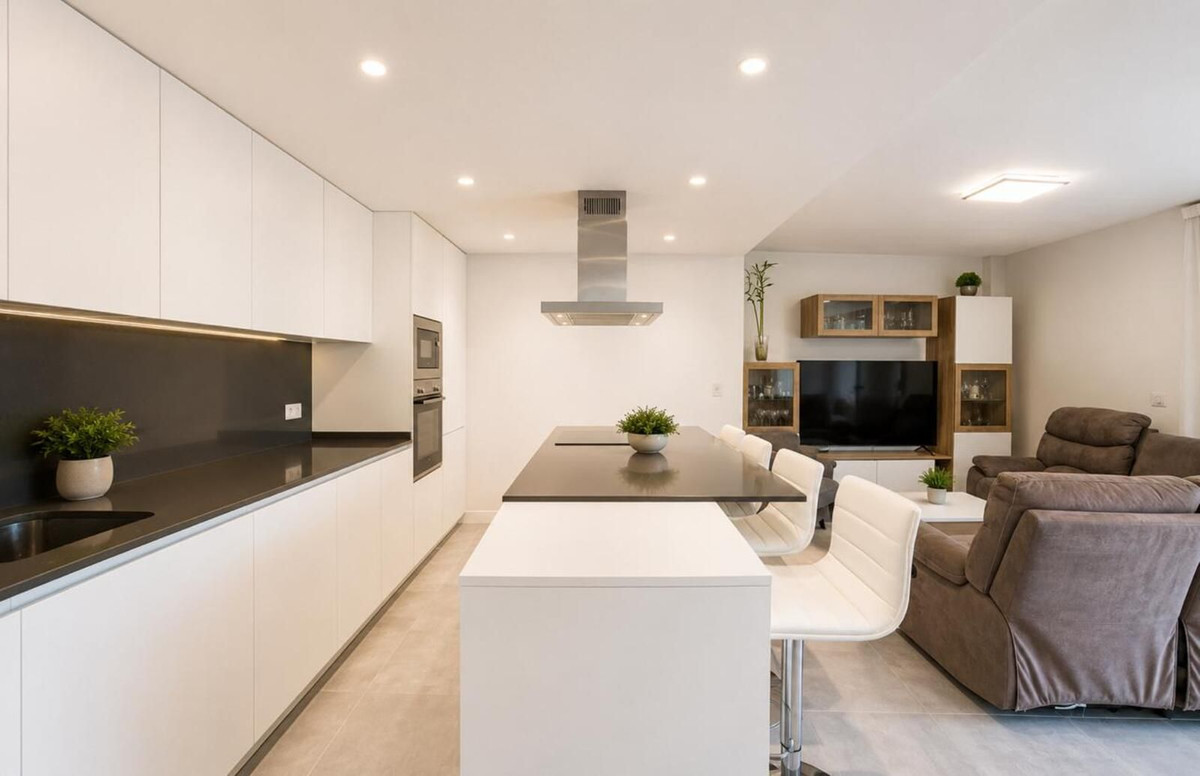 Piso de 3 Dormitorios en venta en Nueva Milla de Oro, Estepona