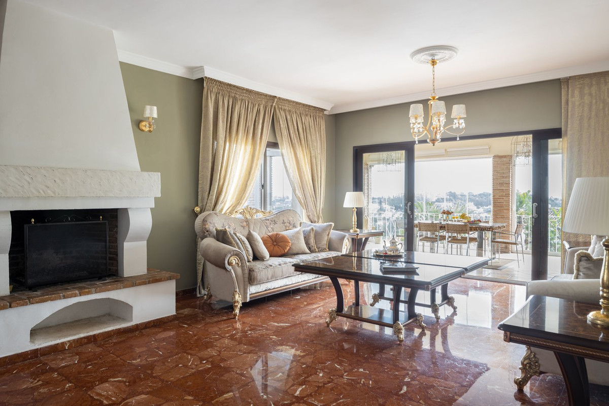 Casa de 6 Dormitorios y 6 Baños en alquiler en El Paraíso