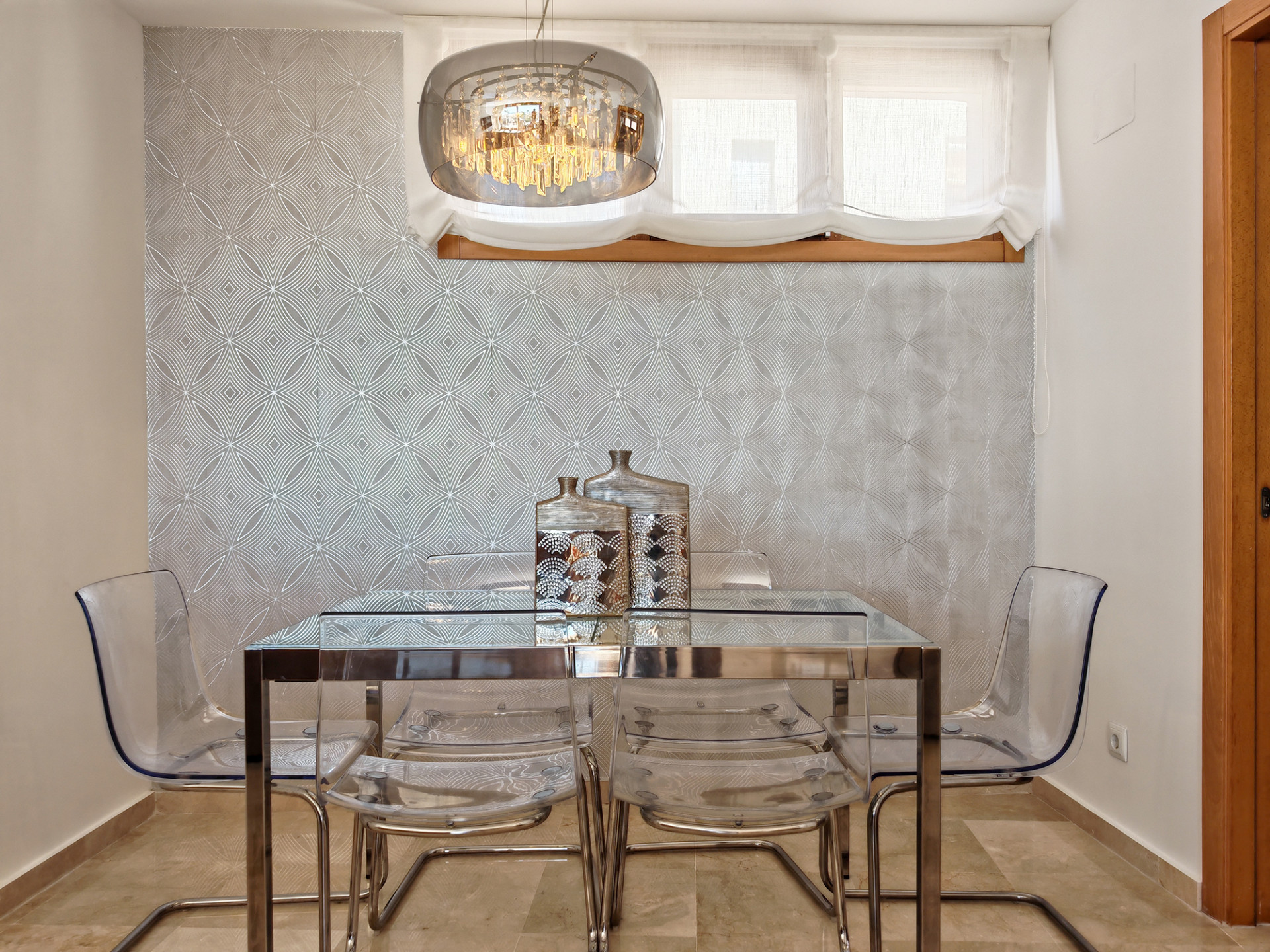 Piso de 3 Dormitorios y 2 Baños en venta en Los Monteros, Marbella