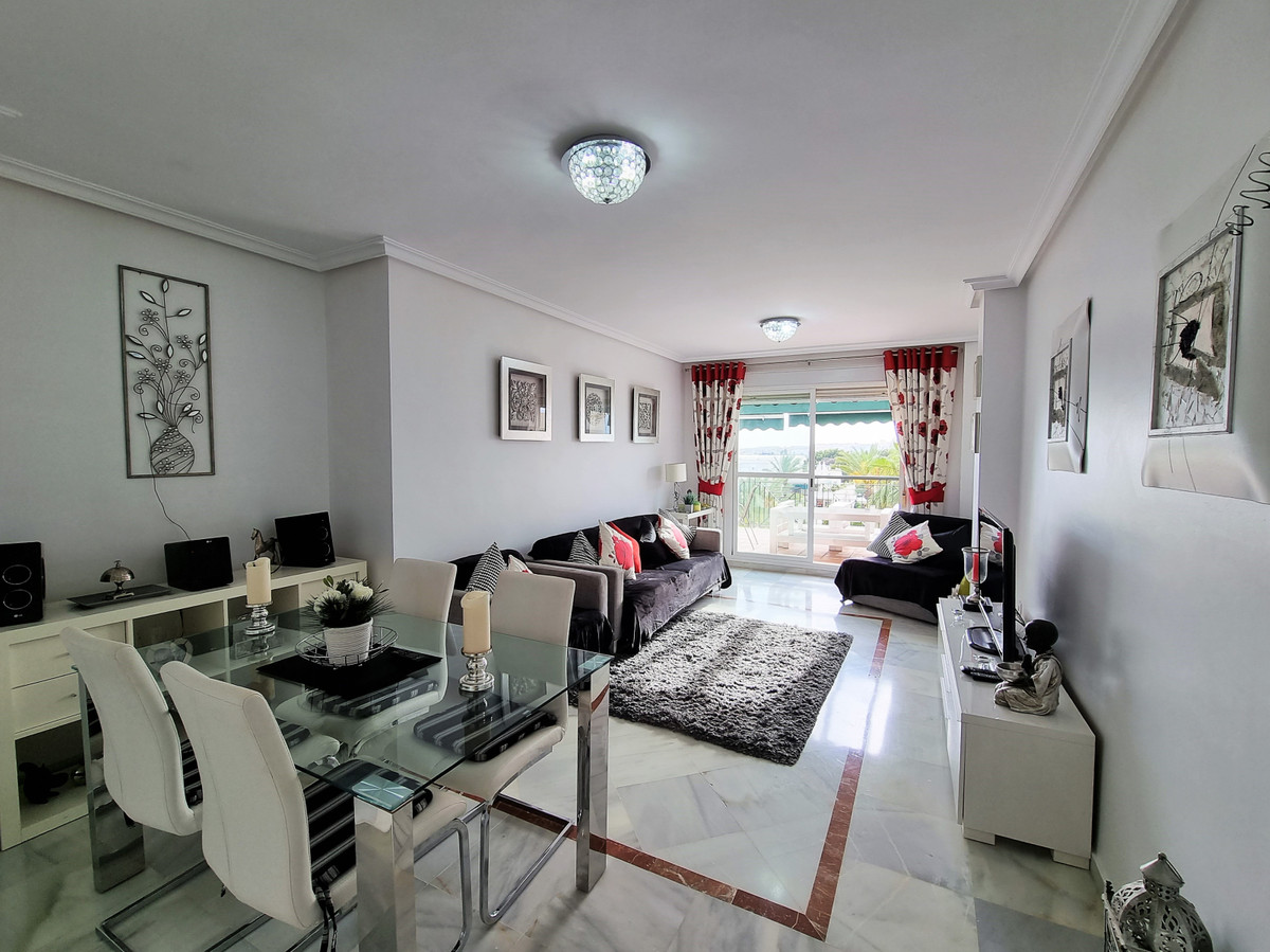 Piso de 2 Dormitorios y 2 Baños en alquiler vacacional en Nueva Andalucía, Marbella