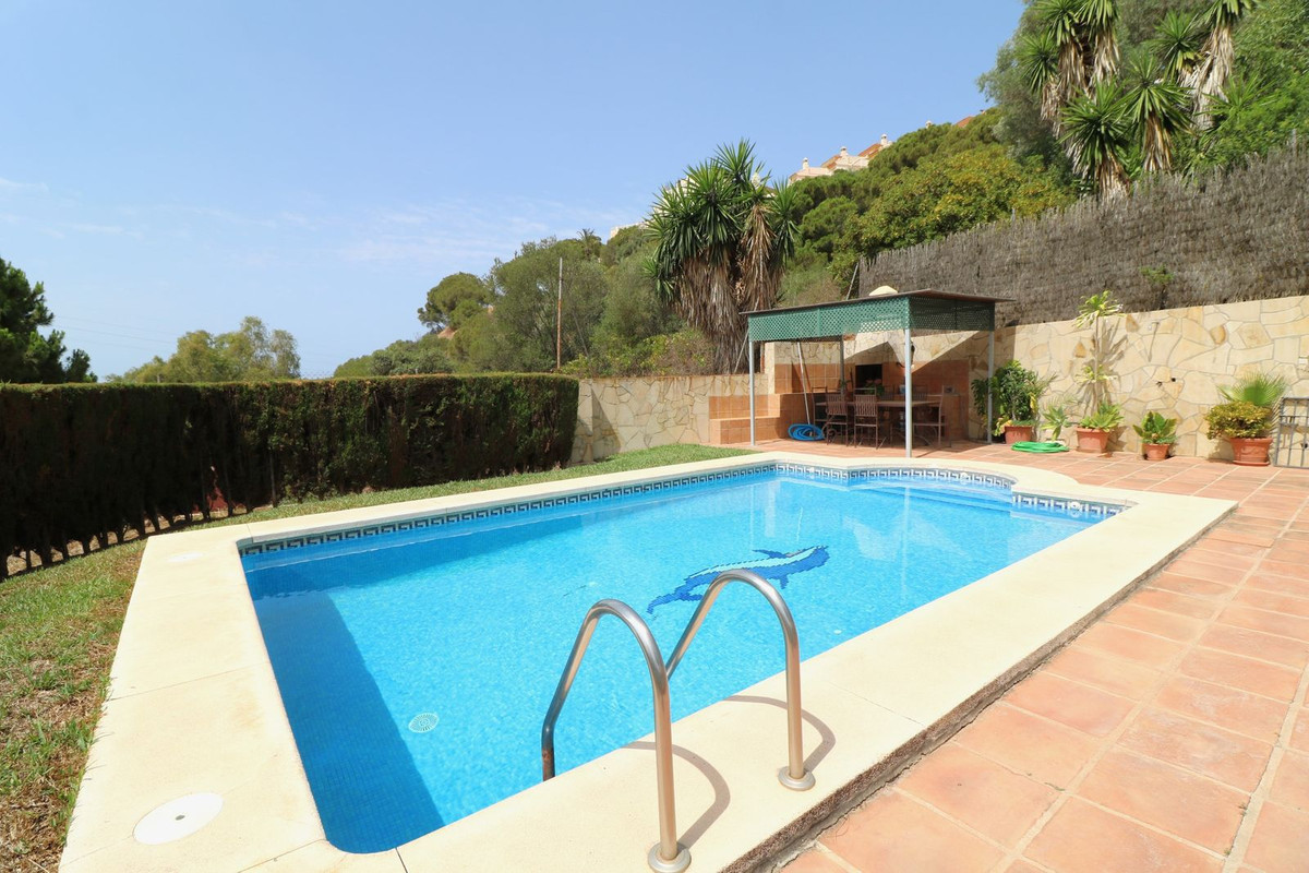 Casa de 4 Dormitorios y 3 Baños en venta en Elviria, Marbella