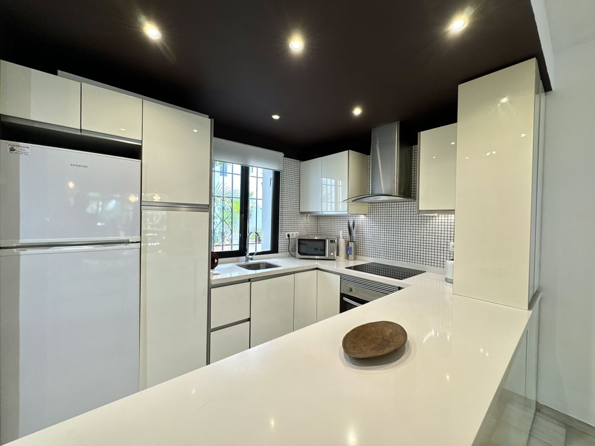 3 Bed, 2 Bath - Apartment for Rent in Puerto Banus, Marbella