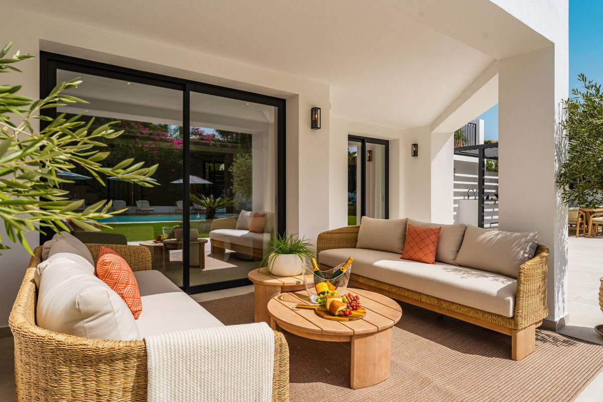 Casa de 4 Dormitorios en venta en Nagüeles, Marbella