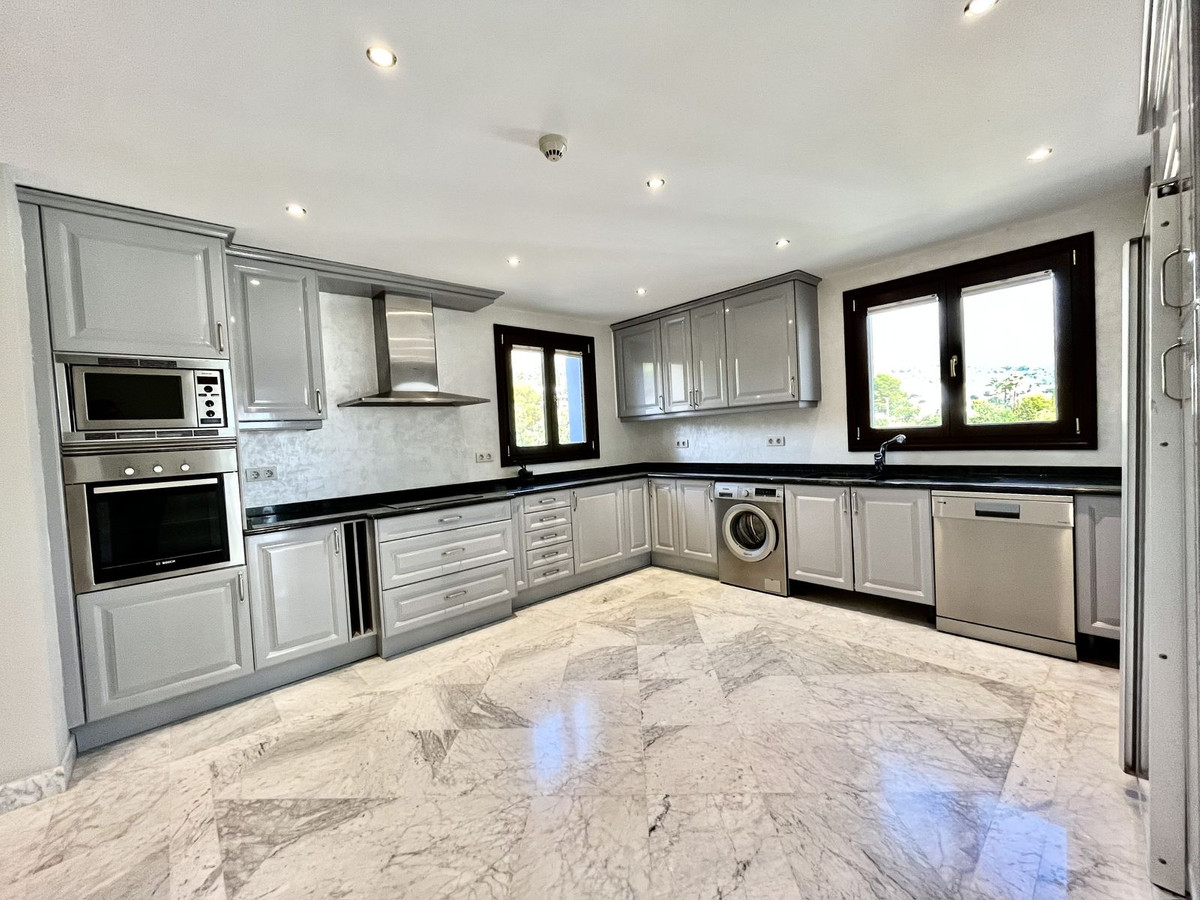 Ático de 4 Dormitorios y 4 Baños en alquiler en Sierra Blanca, Marbella