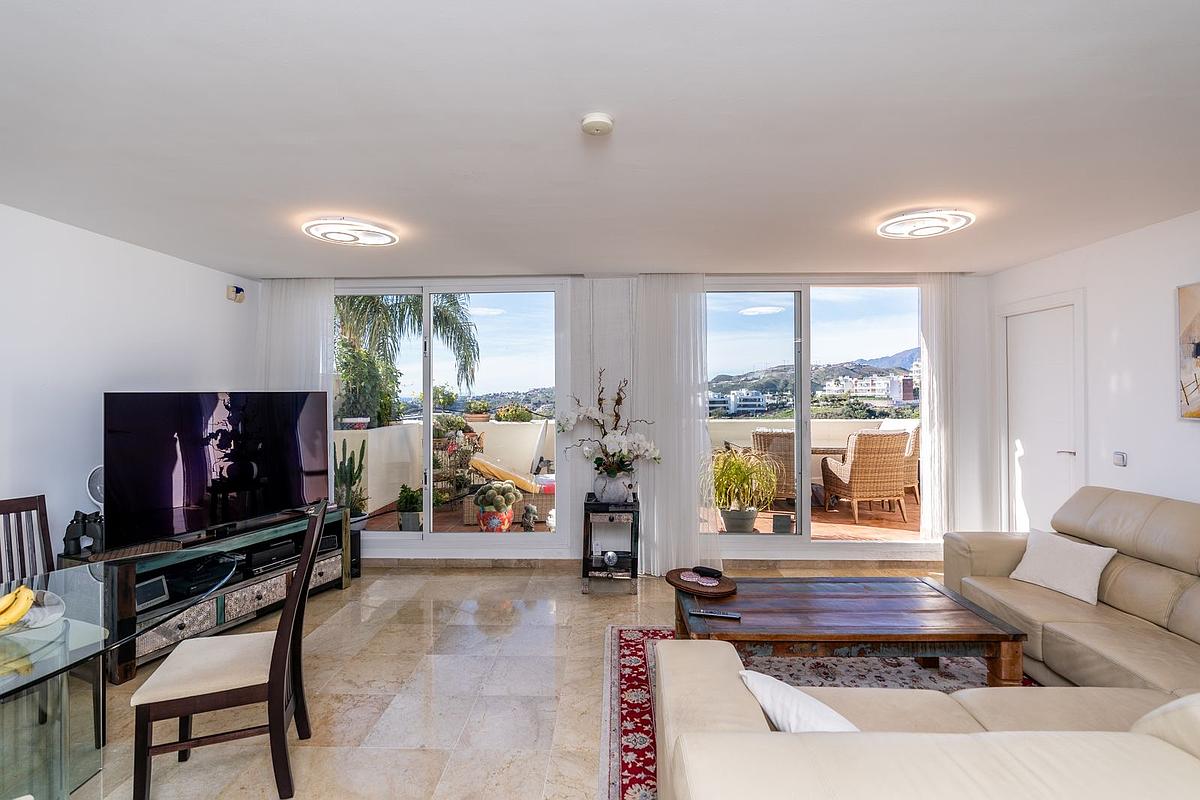4 Bed, 2 Bath - Apartment for Sale in Benahavis