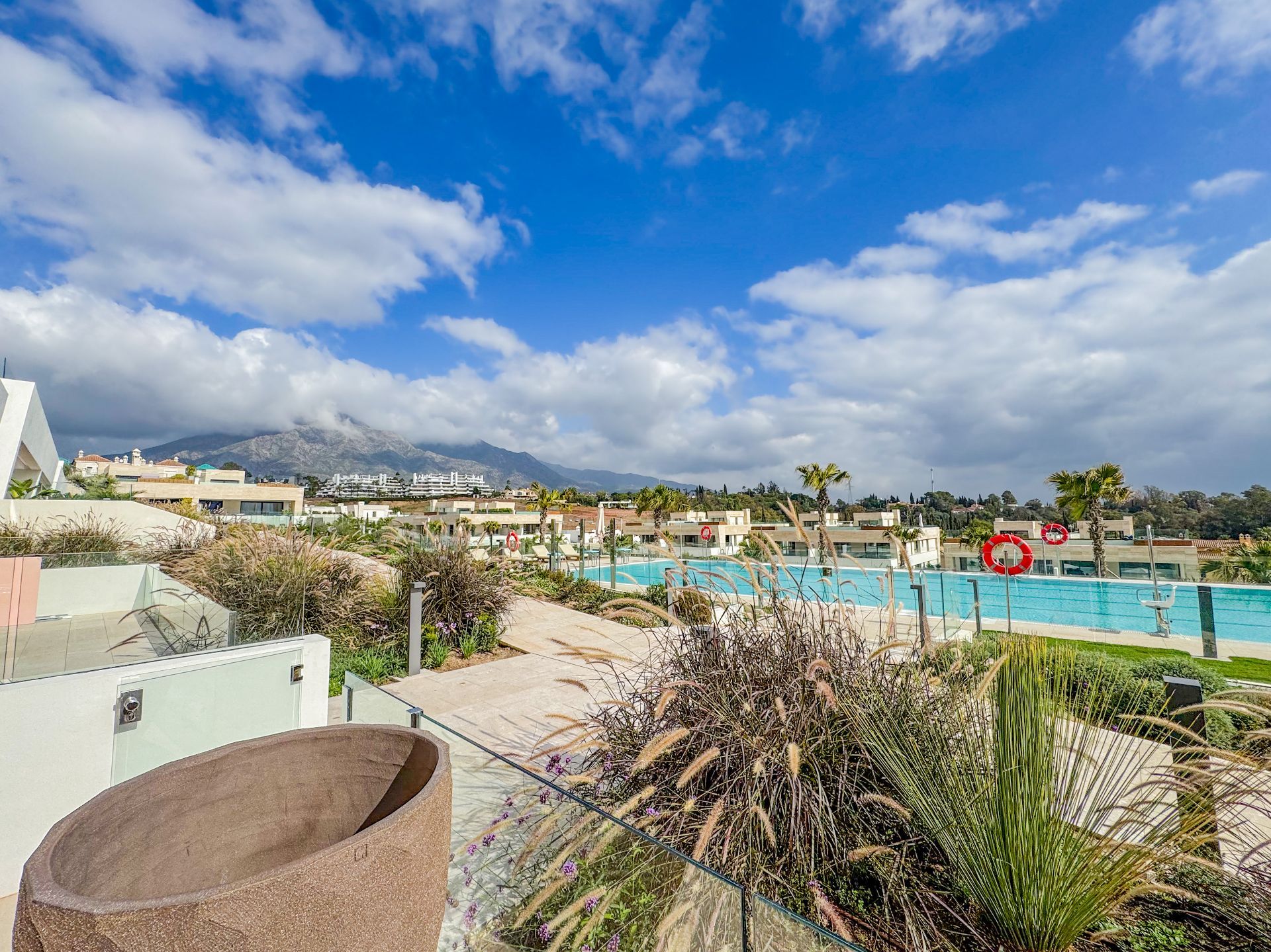 Piso de 5 Dormitorios y 6 Baños en venta en Milla de Oro, Marbella
