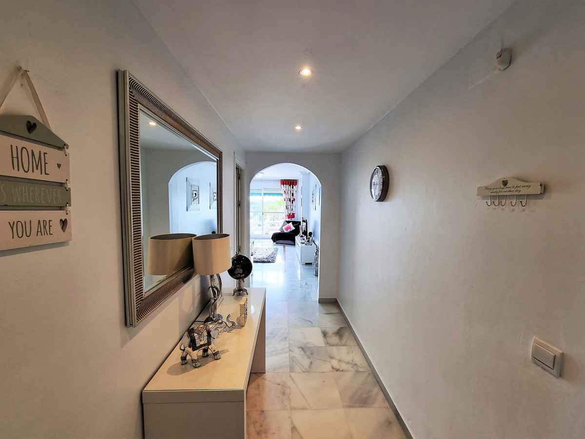 Piso de 2 Dormitorios y 2 Baños en alquiler vacacional en Nueva Andalucía, Marbella
