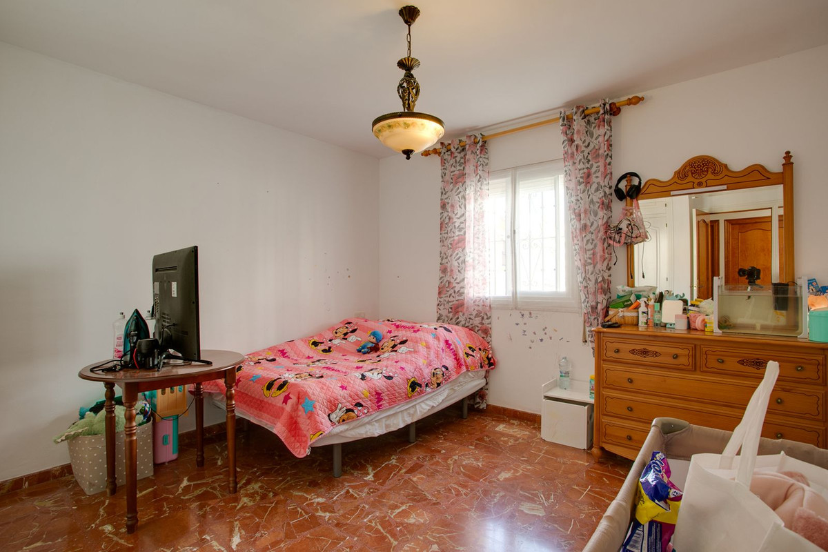 Casa Adosada de 4 Dormitorios en venta en Estepona
