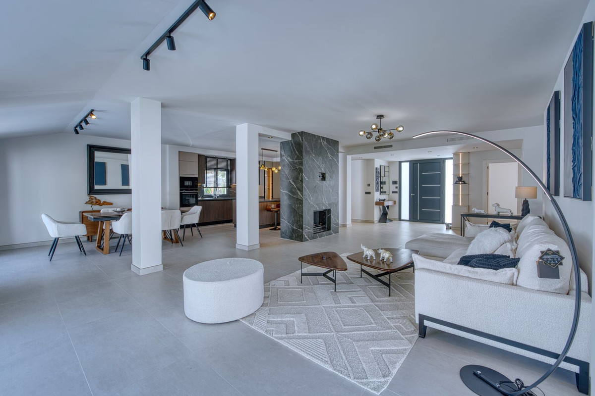Casa de 5 Dormitorios en alquiler en Nueva Andalucía, Marbella