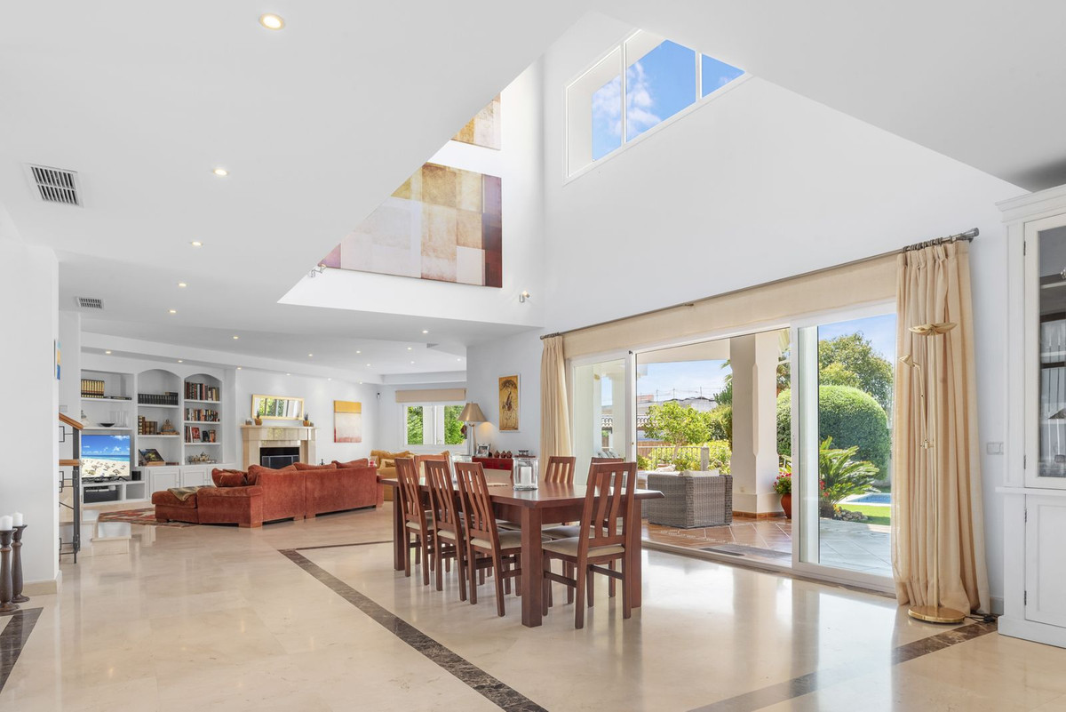 Casa de 6 Dormitorios y 6 Baños en venta en El Paraíso