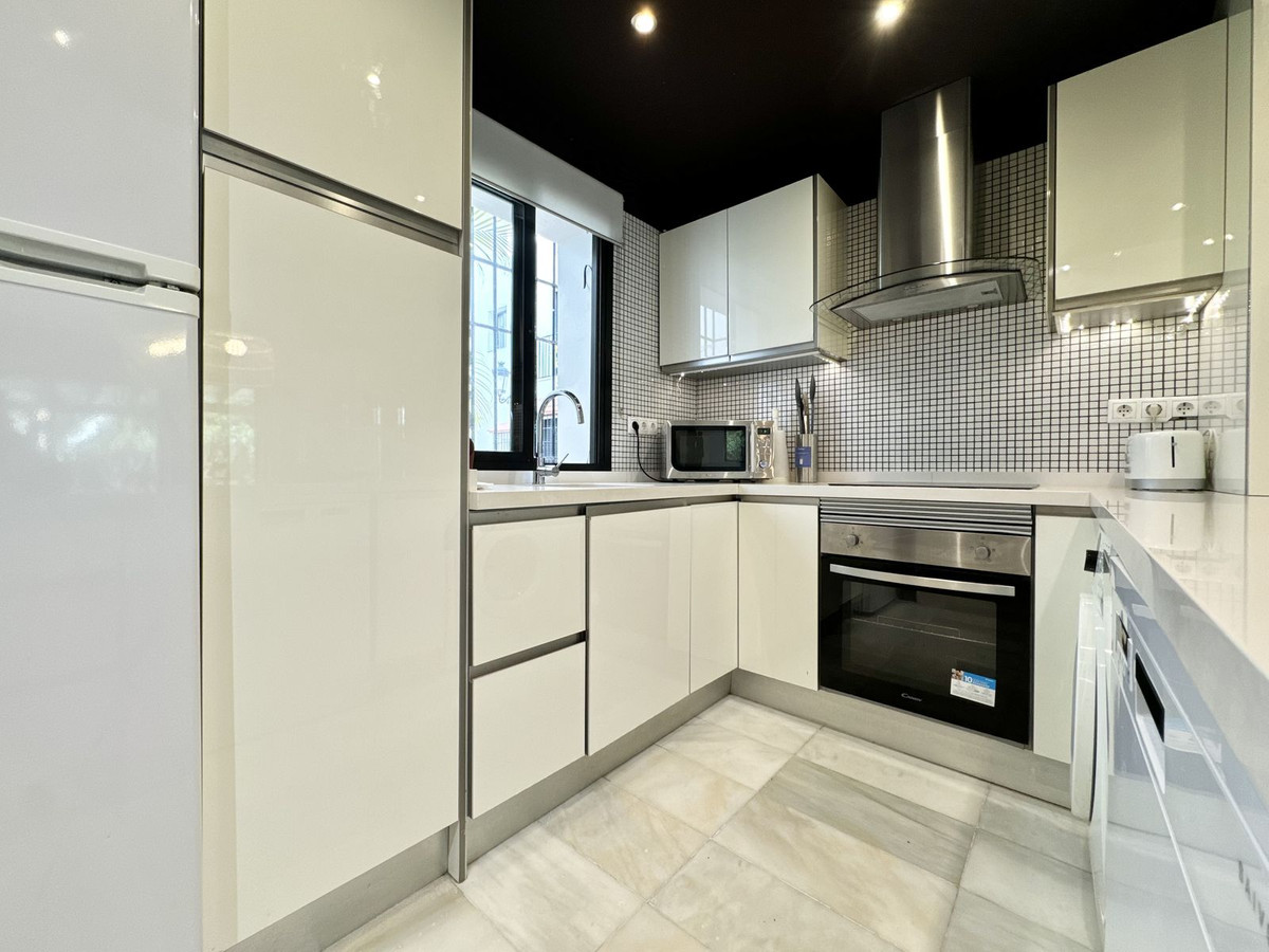 3 Bed, 2 Bath - Apartment for Rent in Puerto Banus, Marbella