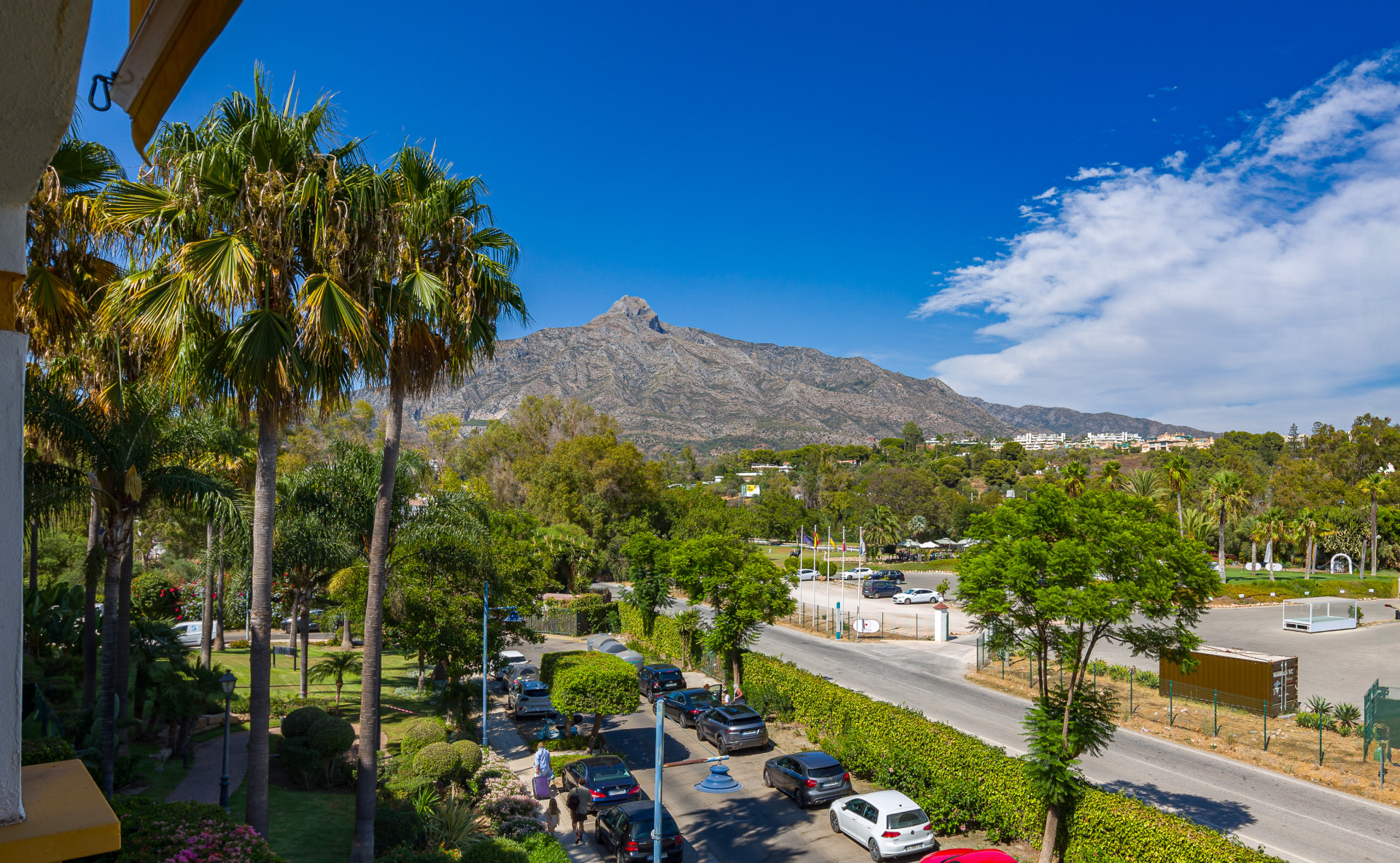 Piso de 3 Dormitorios y 2 Baños en venta en Nueva Andalucía, Marbella