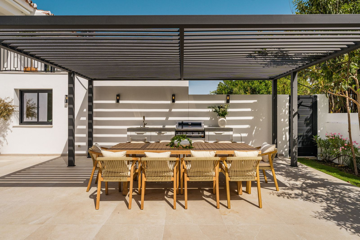 Casa de 4 Dormitorios en venta en Nagüeles, Marbella