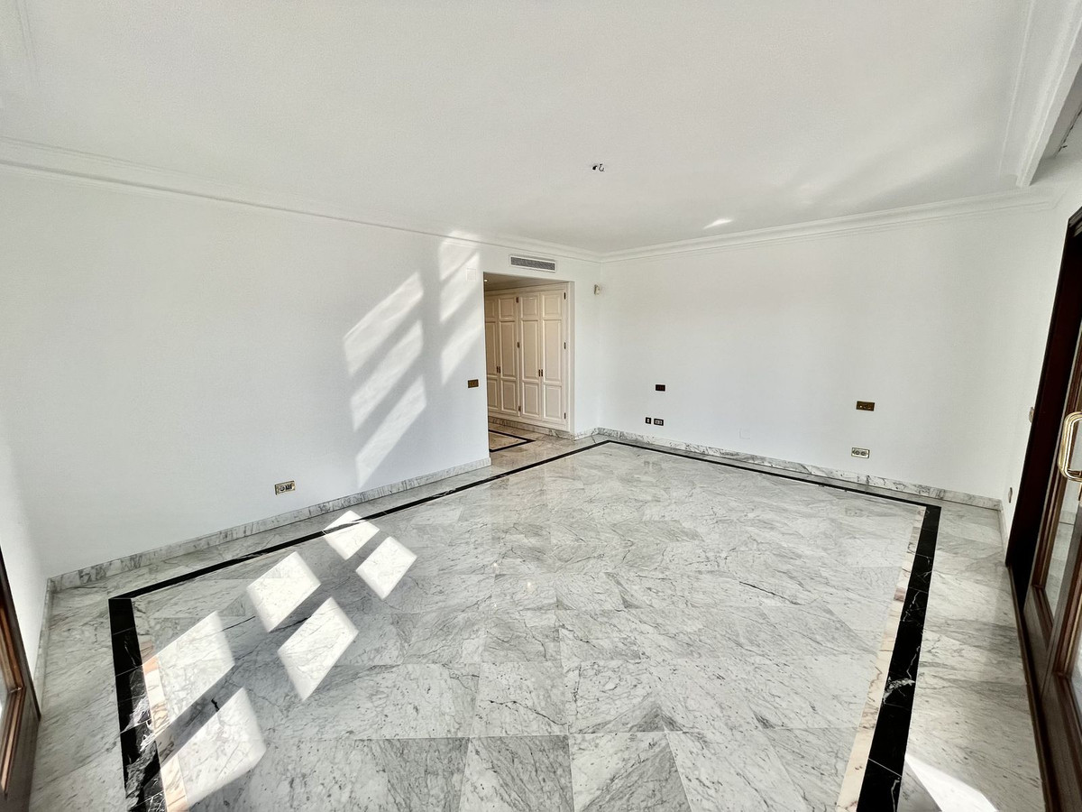 Ático de 4 Dormitorios y 4 Baños en alquiler en Sierra Blanca, Marbella