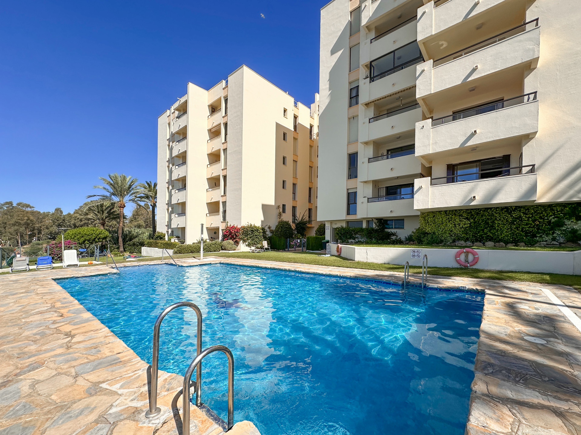 Piso de 2 Dormitorios en venta en Estepona Centro