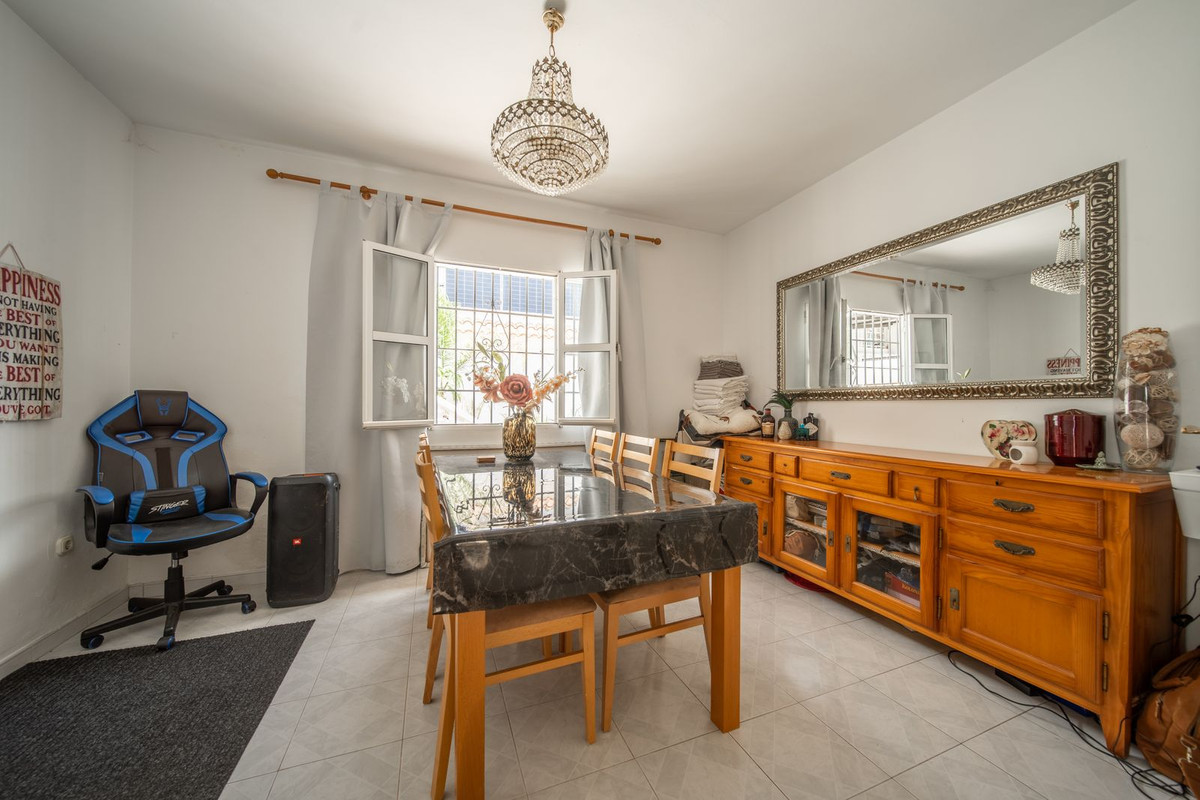 9 Bed - Villa for Sale in El Coto, Mijas