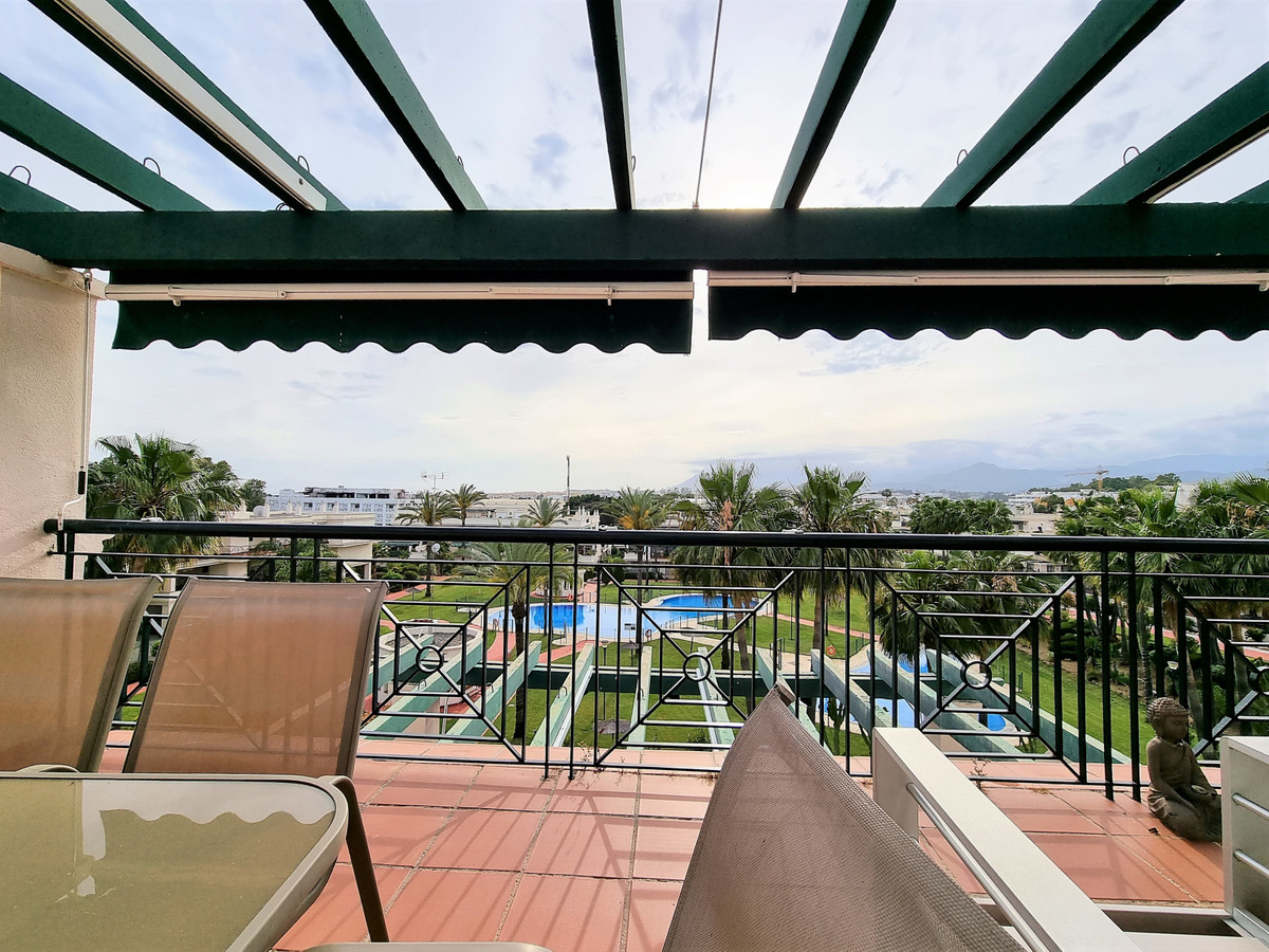 Piso de 2 Dormitorios y 2 Baños en alquiler vacacional en Nueva Andalucía, Marbella