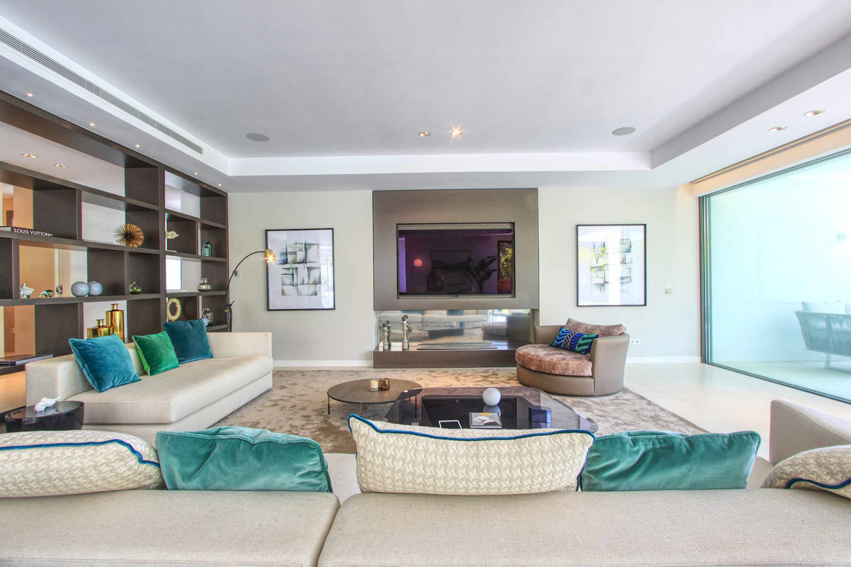 Casa de 5 Dormitorios y 4 Baños en alquiler vacacional en Puerto Banús