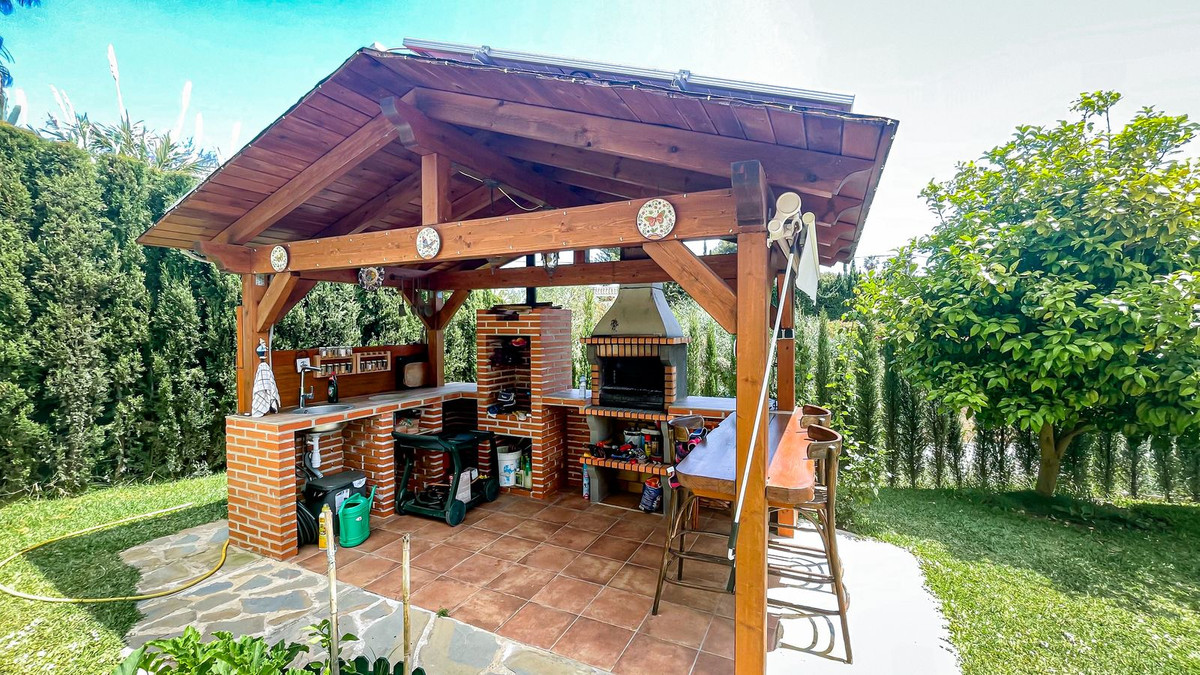 Casa de 6 Dormitorios en alquiler vacacional en El Rosario, Marbella