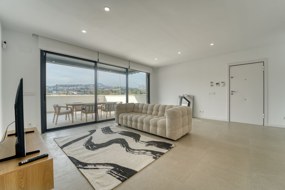 Casa Adosada de 3 Dormitorios y 2 Baños en venta en Atalaya, Estepona
